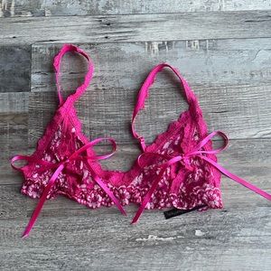 Never worn! Hanky panky peekaboo bralette